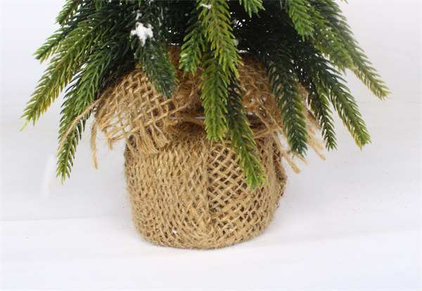 Christmas Decorations with Burlap Wooden Base.jpg